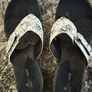 Clarks Cloudsteppers Brinkley Jazz Sandals Women's 10 Sea Snake Flip Flop Thongs